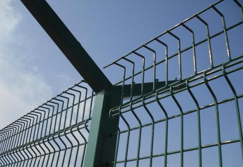 本溪护栏网厂家告诉你护栏网在安装的时候要注意什么